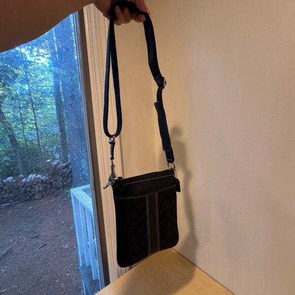 ๐ค Coach Black Signature Crossbody Bag | Excellent Condition - Picture 2 of 12